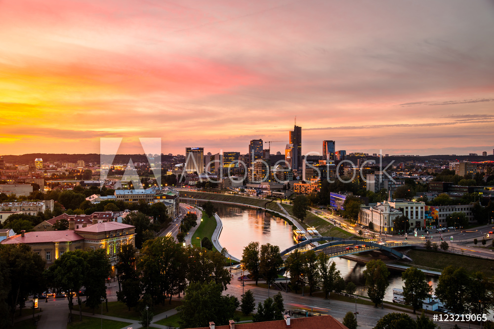 Obraz na płótnie Aerial view of Vilnius, Lithuania at sunset w salonie