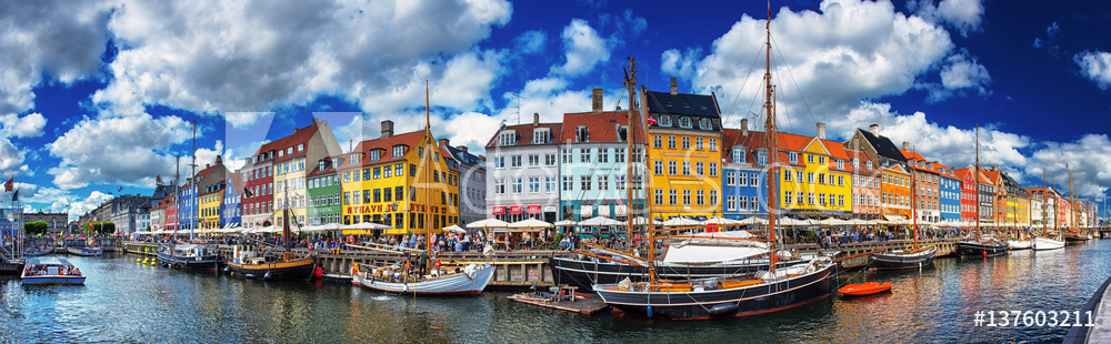 Obraz na płótnie Colorful houses at Nyhavn, Copenhagen, Denmark w salonie