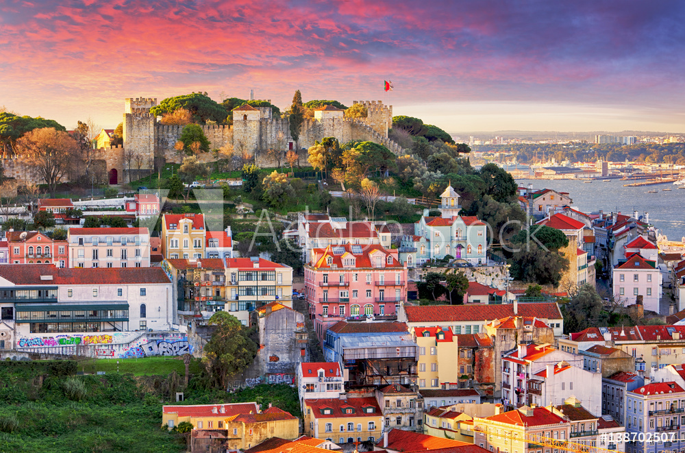 Obraz na płótnie Lisbon, Portugal skyline with Sao Jorge Castle w salonie