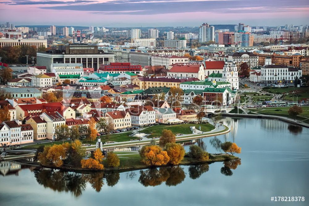 Panoramiczny widok na historyczne centrum Mińska | fotoobraz