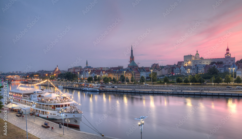 Obraz na płótnie Szczecin w Różu - Magia portowego miasta o zmierzchu