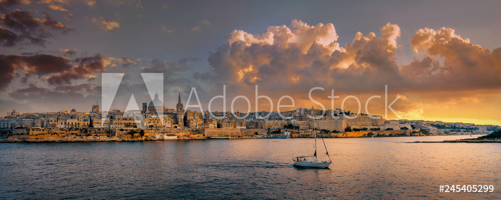 Obraz na płótnie Waterfront of Valletta at sunset sunlight. Malta w salonie