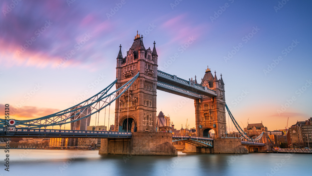 Obraz na płótnie tower bridge in london at sunset London UK March w salonie