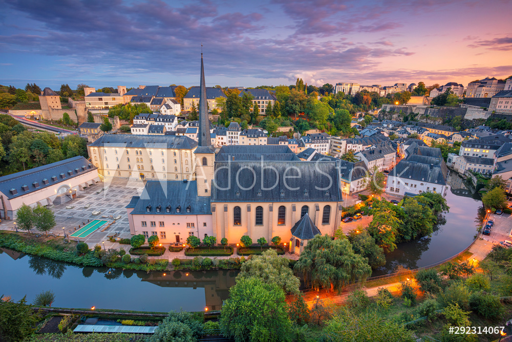 Fotoobraz Luxembourg City, Luxembourg. Aerial cityscape image of old town Luxembourg City skyline during beautiful sunset.  beton architektoniczny