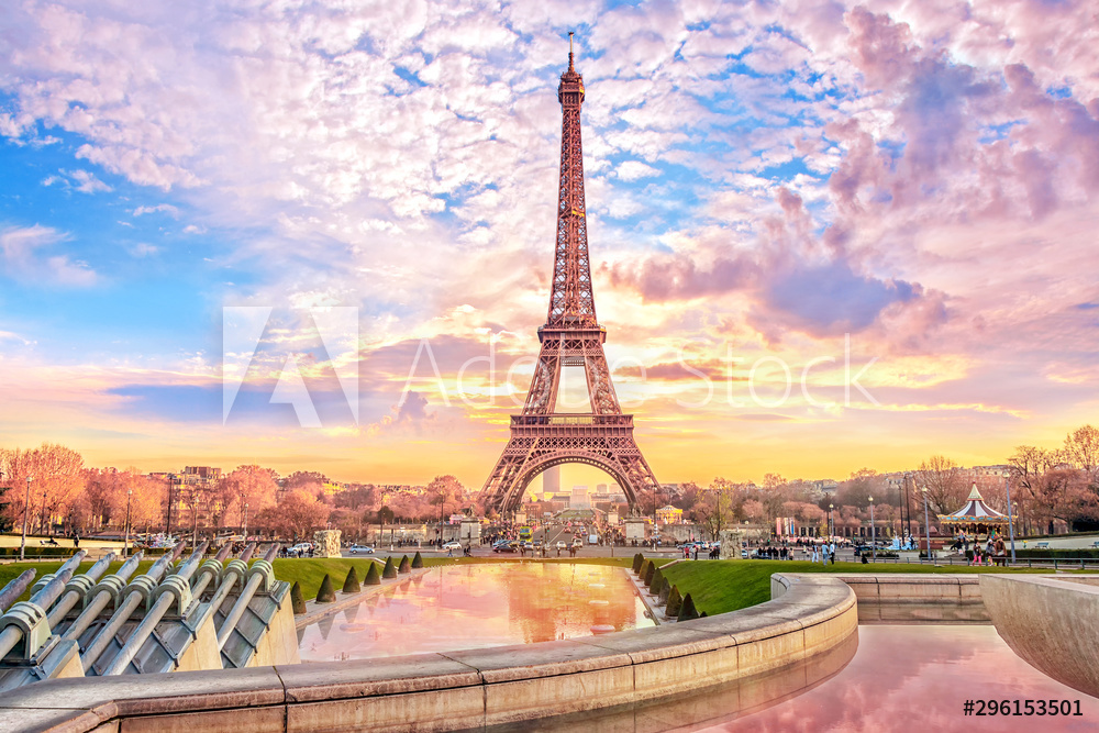 Obraz na płótnie Eiffel Tower at sunset in Paris, France. Romantic travel background