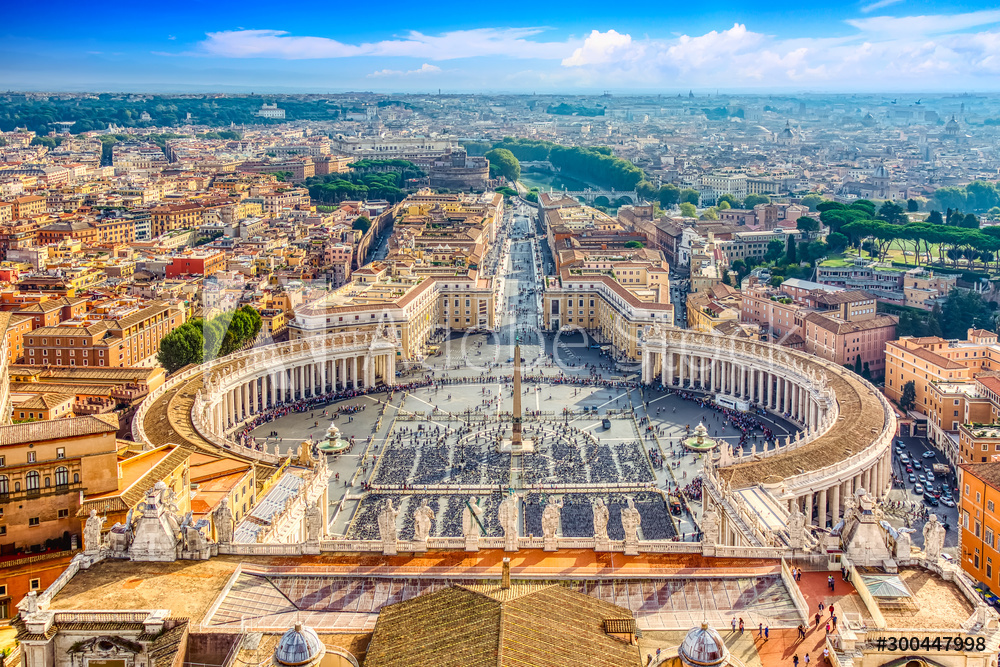 Obraz na płótnie Famous Saint Peter's Square in Vatican and aerial view of the Rome city during sunny day. w sypialni