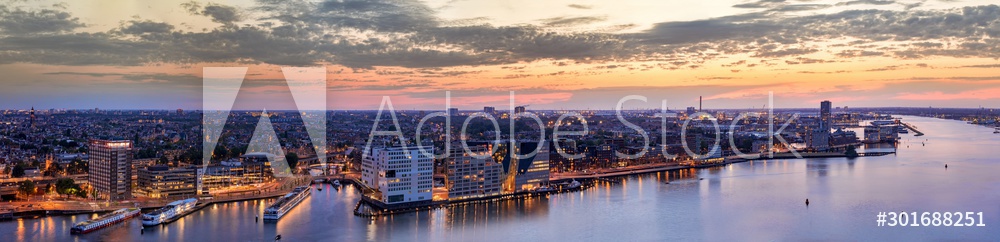 Obraz na płótnie Panorama of the illuminated bridges on the channels at night. Cityscape of Amsterdam, the Netherlands at dusk w salonie