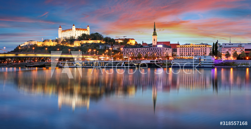 Obraz na płótnie zachód słońca w Bratysławie nad Dunajem | Obraz na płótnie w sypialni