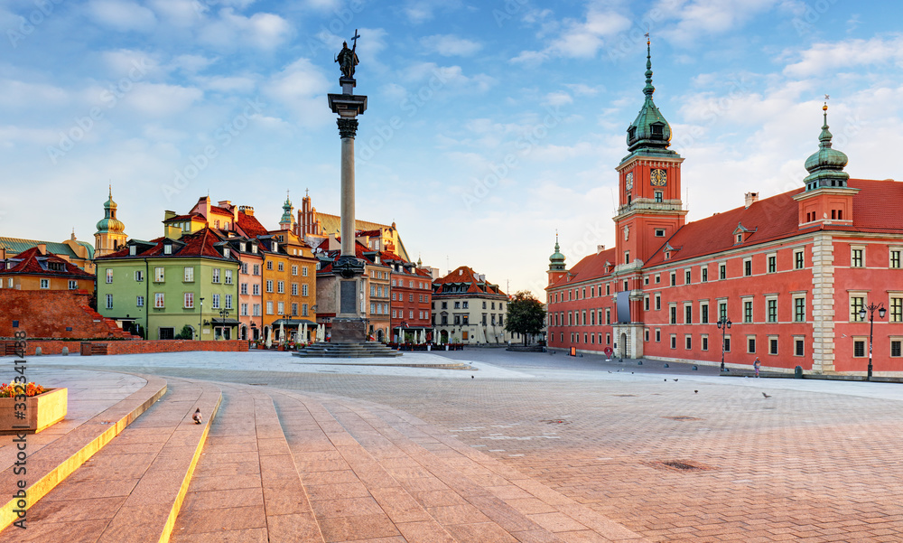 Panorama Placu Zamkowego z kamiennymi schodami, Kolumną Zygmunta i ceglano-czerwonym Zamkiem Królewskim w ciepłym świetle - obraz drukowany na płótnie