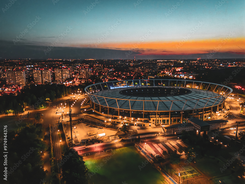 Obraz na płótnie przedstawiający Stadion Śląski w Chorzowie o zmierzchu, symbol sportu i architektury Śląska