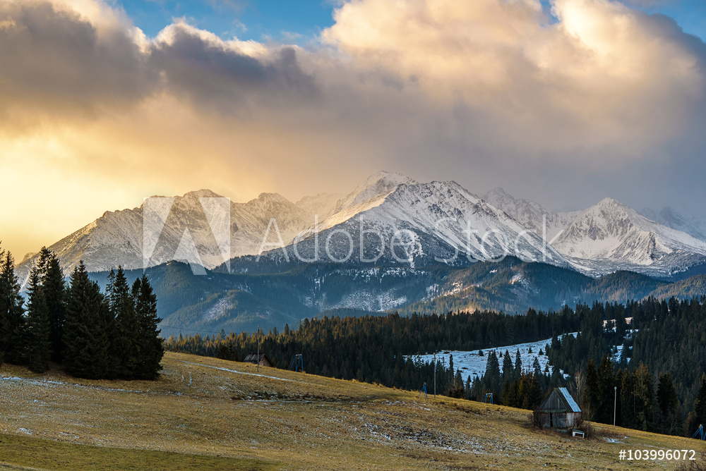 Panorama górska niesamowite niebo