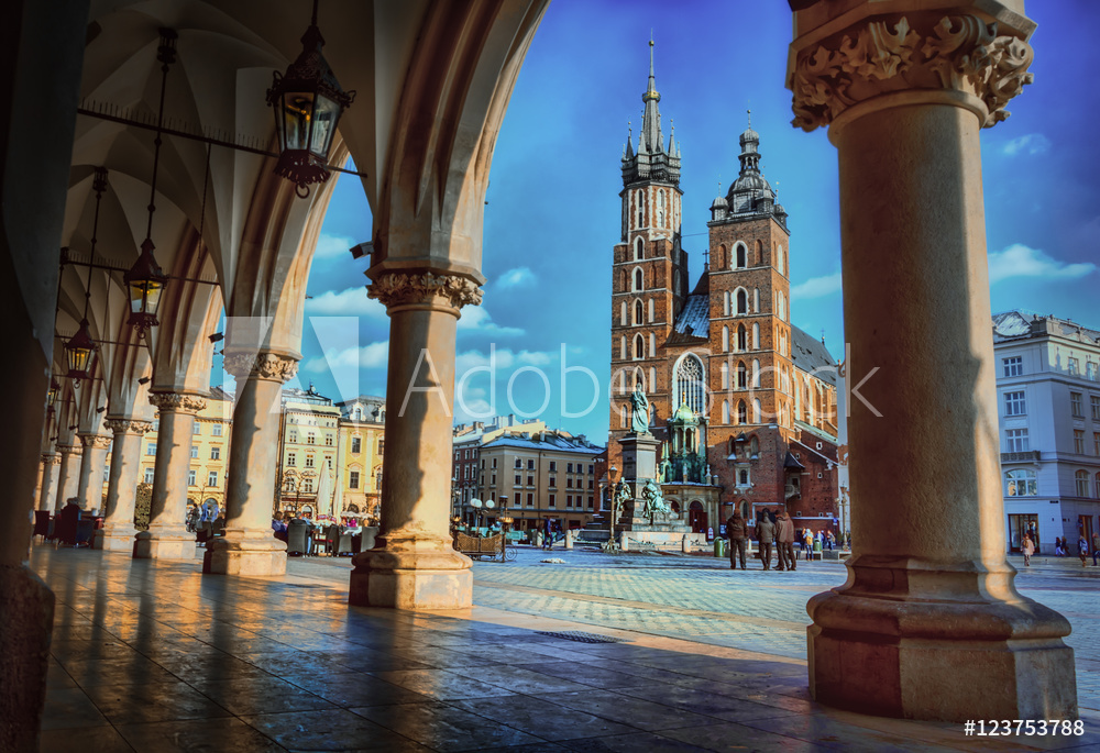 Obraz na płótnie Kraków widok z sukiennic na kościół