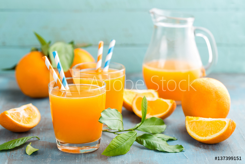 Obraz na płótnie Sok pomarańczowy w salonie