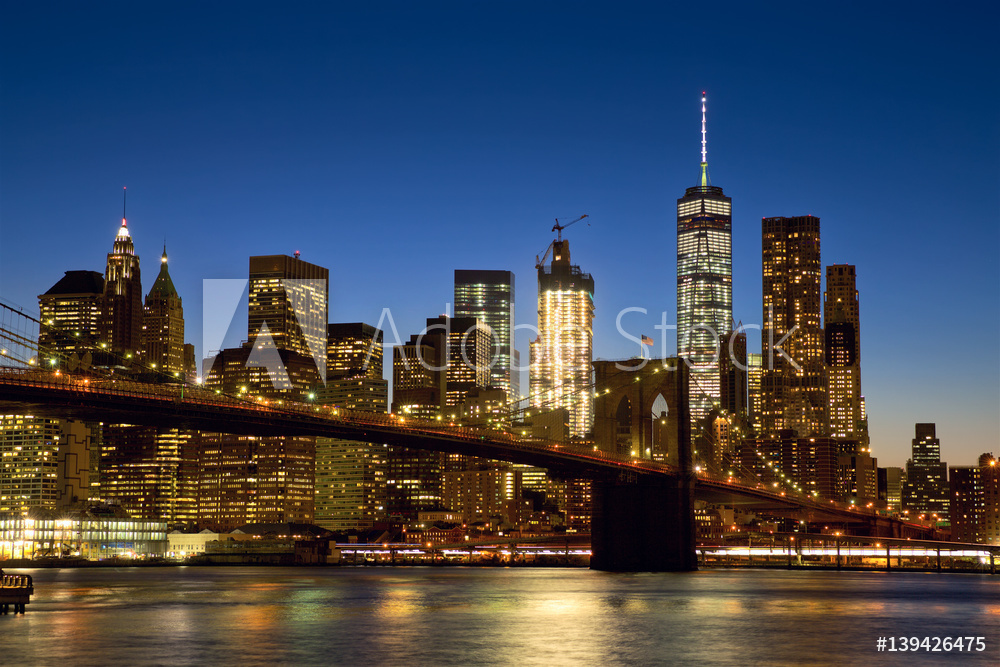 Obraz drukowany na płótnie Brooklyn Bridge i Manhatan nocą