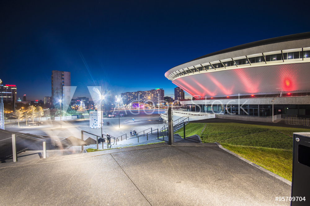 Obraz na płótnie Spodek w nocą  w salonie